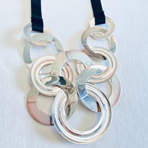 NRT Bib Choker Necklace Silver Tone Intertwined Rings And Ribbons - Picture 6 of 10